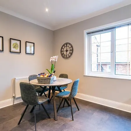 Modern Living 2 Bedroom Apartment South Wilmslow Exterior photo