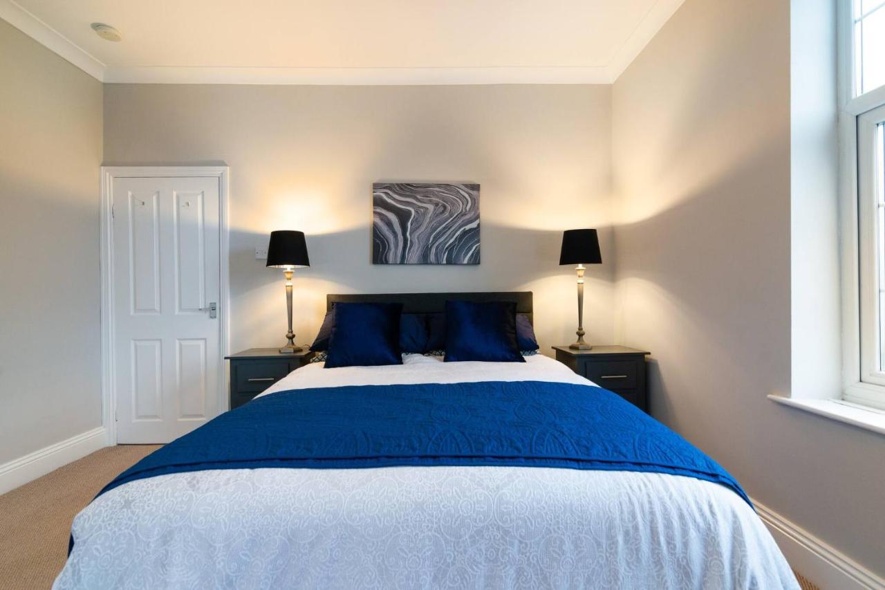 Modern Living 2 Bedroom South Apartment Wilmslow