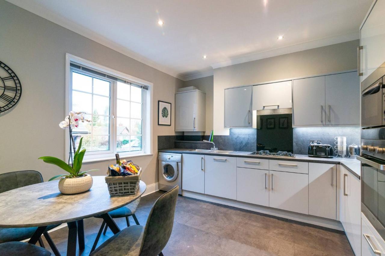 Modern Living 2 Bedroom South * Wilmslow