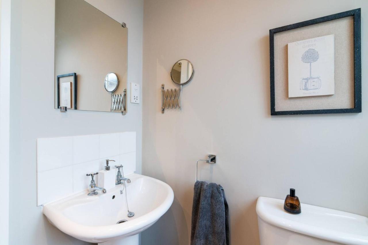 Modern Living 2 Bedroom South Apartment *