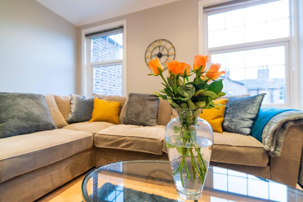 Modern Living 2 Bedroom South Apartment *